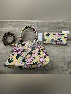 Vintage NWT Guess Floral Landon Dome Purse & Matching Wallet